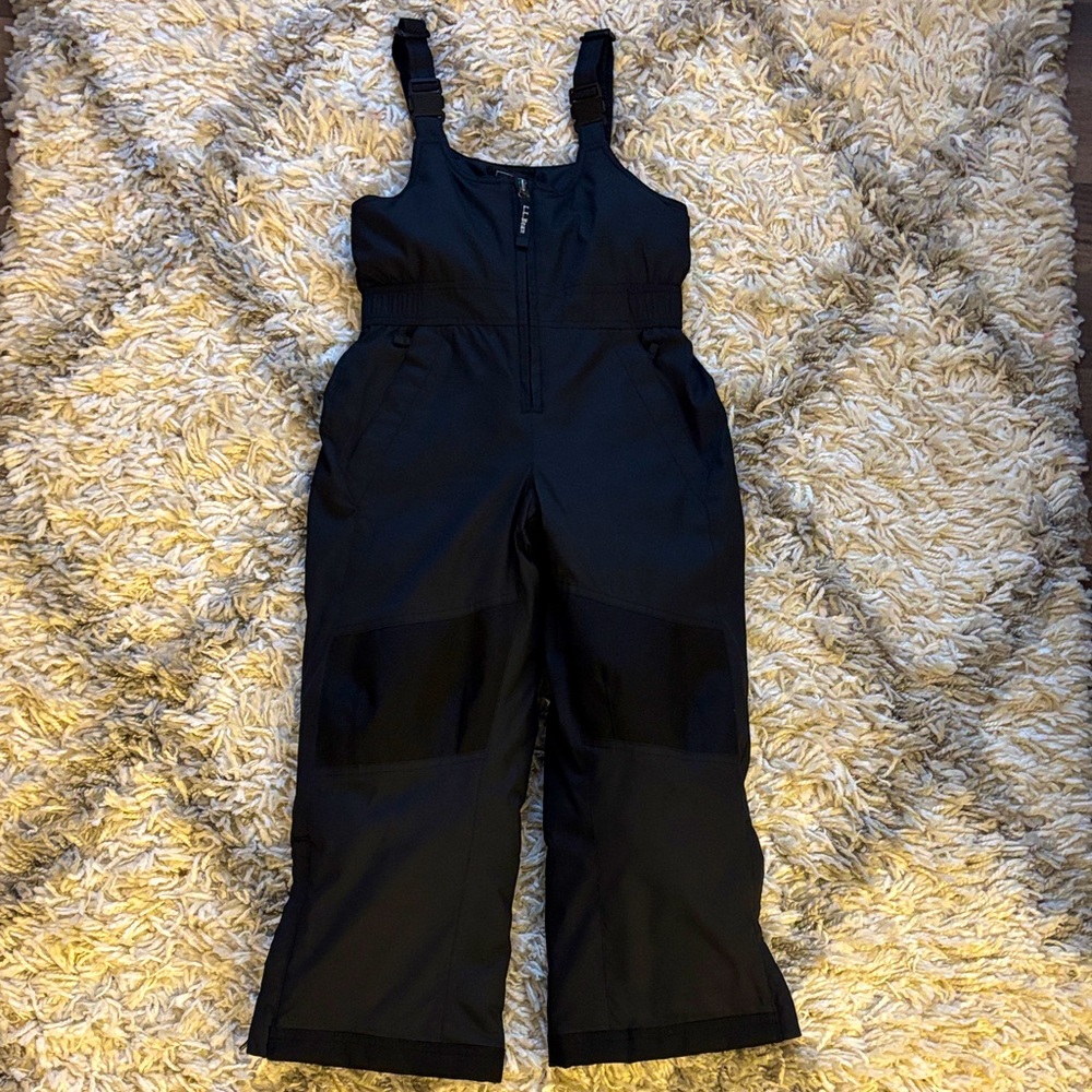 L.L. Bean Kid’s Black Snow Bib- size 5-6. Perfect condition!